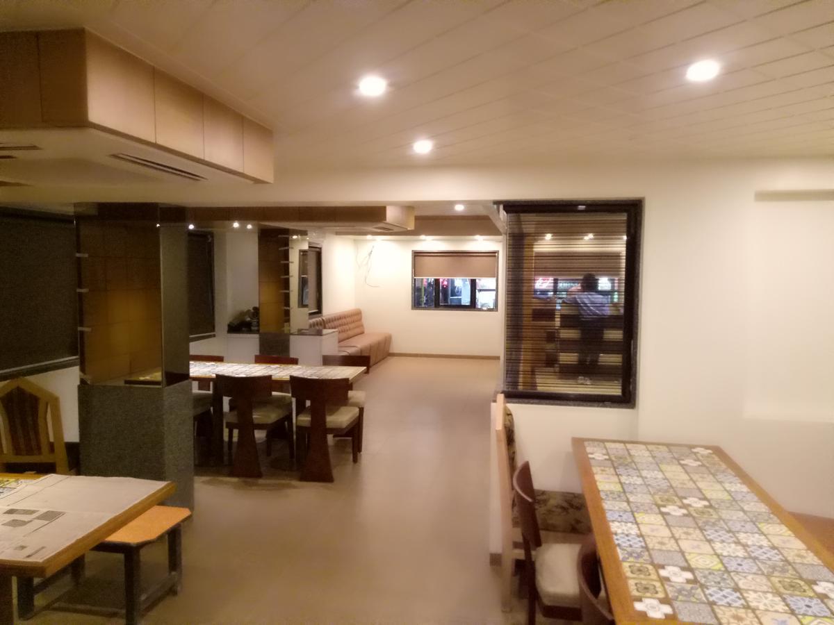 Hotel Umesh Daman Exterior foto