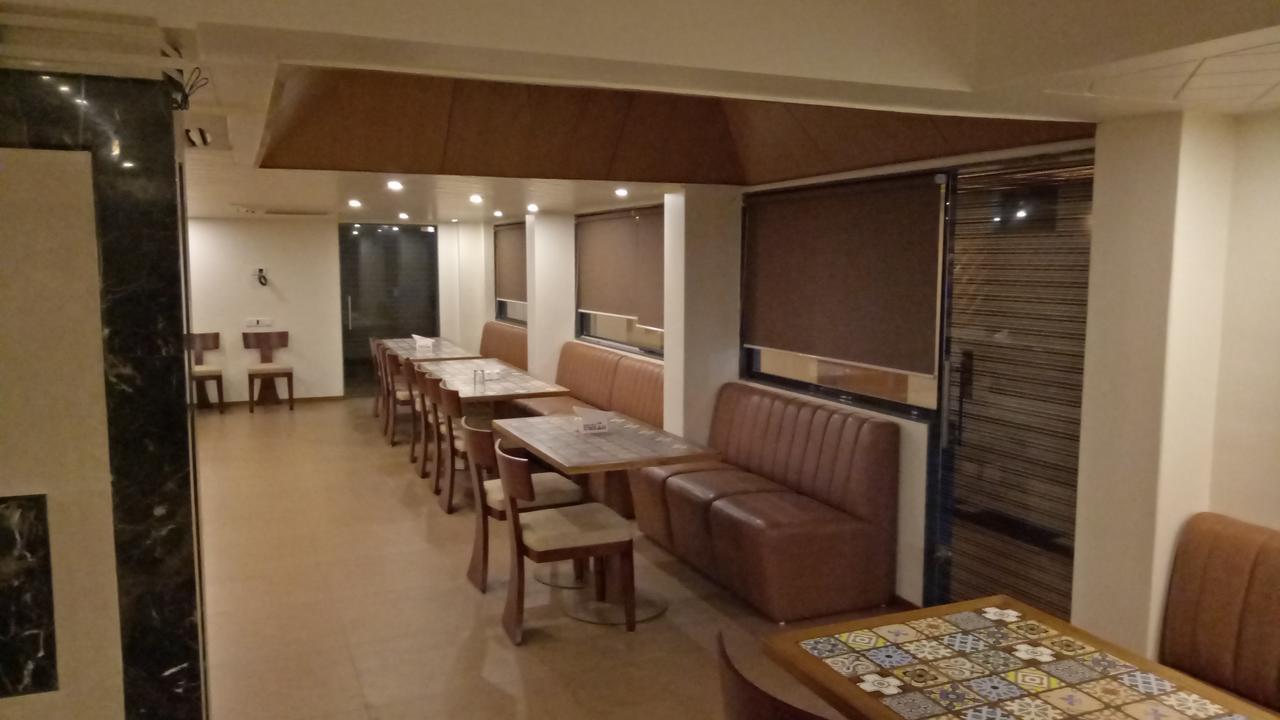 Hotel Umesh Daman Exterior foto